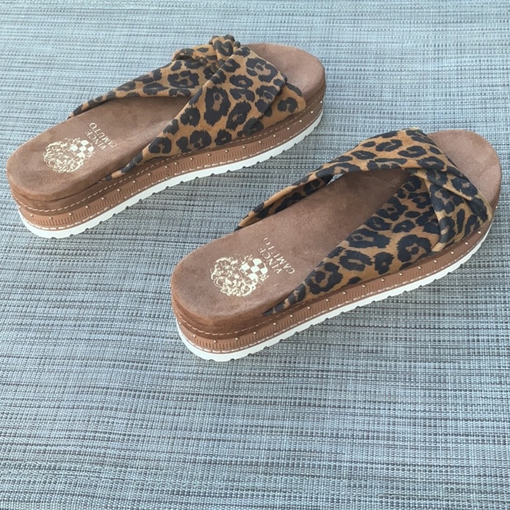Vince Camuto Flat Form Slip OnTwisted Strap Sandal In Animal Print Size 6.5” - Picture 9 of 12